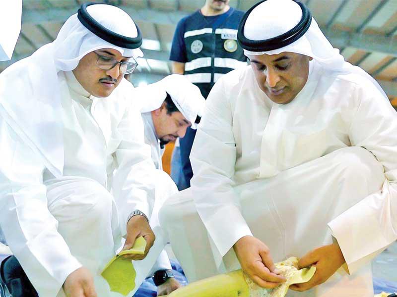 الجلاوي خلال تفقده ضبطية المخدرات