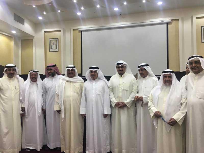 المشاركون في ندوة «شاعر الكويت فهد بورسلي» 