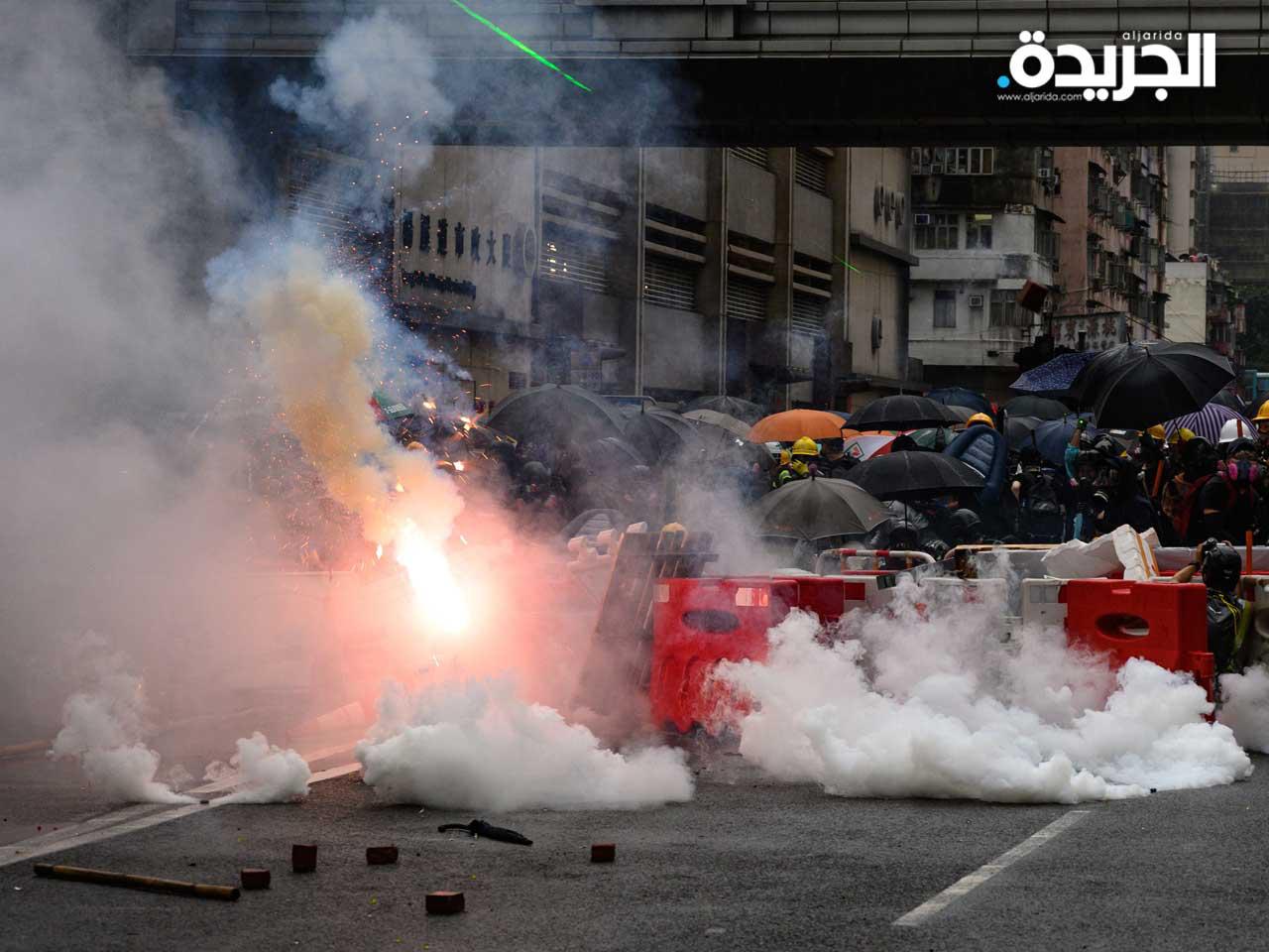 الشرطة تطلق الغاز المسيل للدموع أثناء احتجاج في منطقة تسوين وان في هونغ كونغ