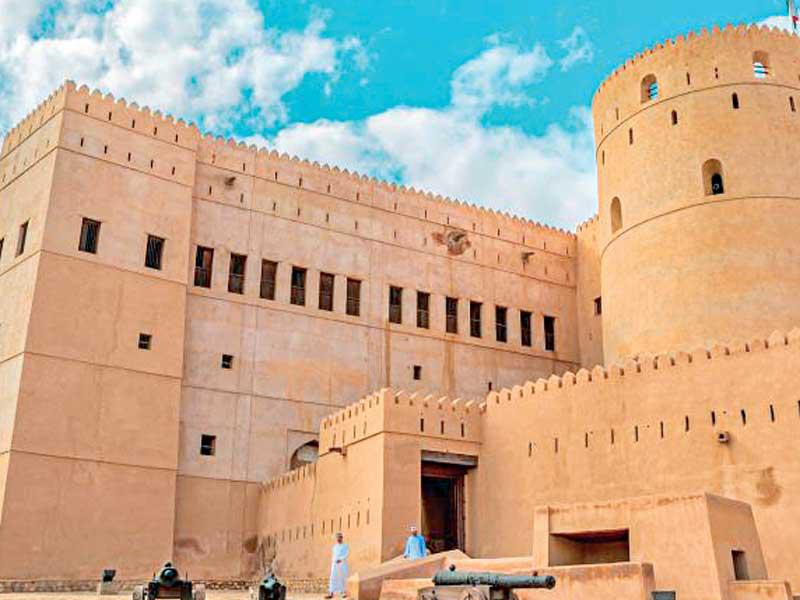 قلعة الرستاق 