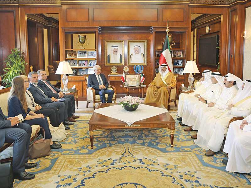 الخالد خلال اجتماعه مع نظيره البولندي