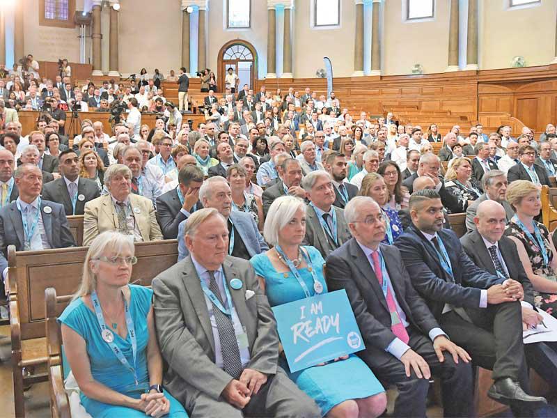 اجتماع لقادة المعارضة البريطانية بلندن أمس (إي بي إيه)