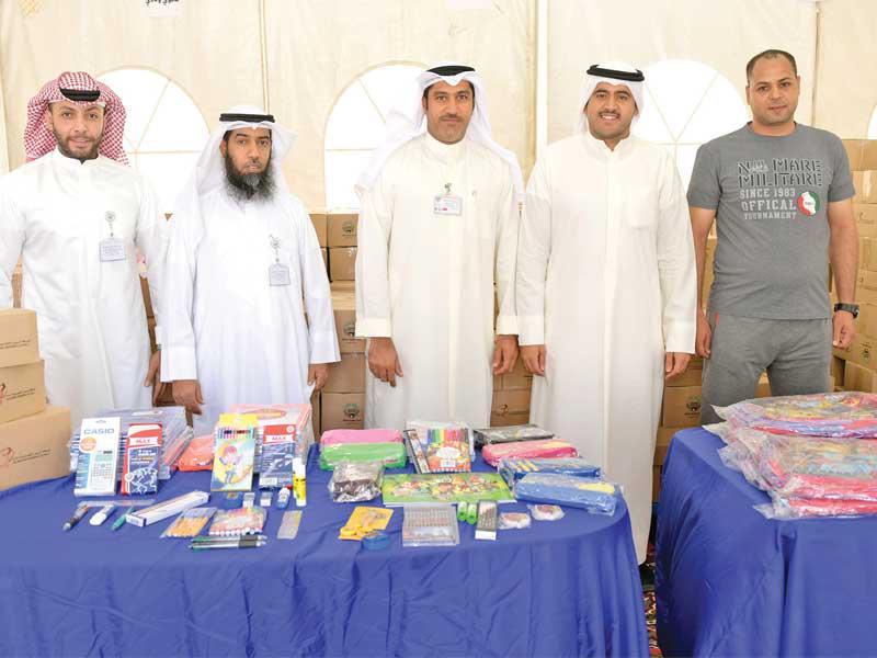 جانب من تحضيرات مشروع حقيبة الطالب