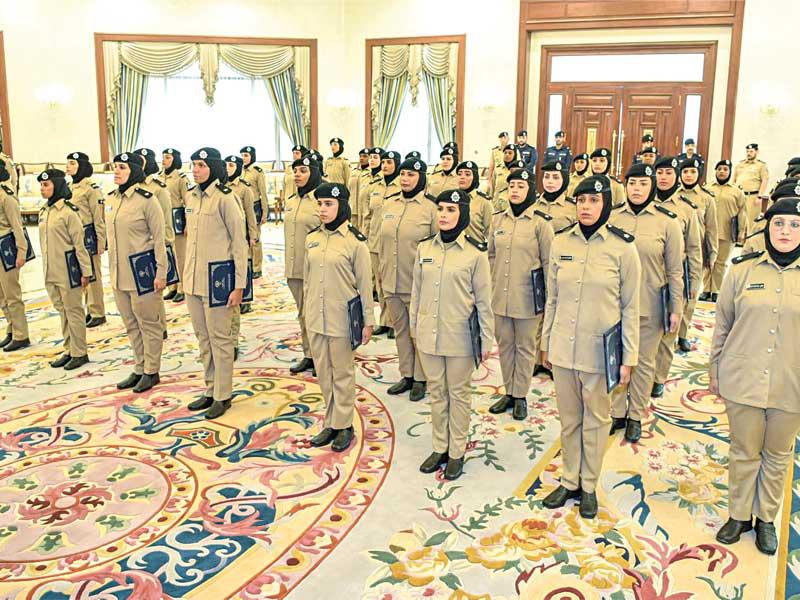 الخريجات بعد أداء القسم