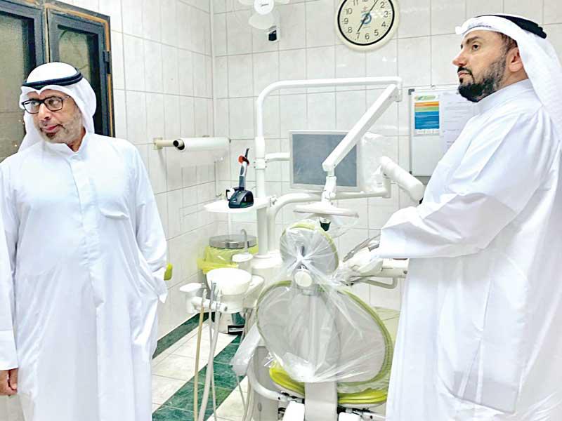 وزير الصحة خلال الجولة 