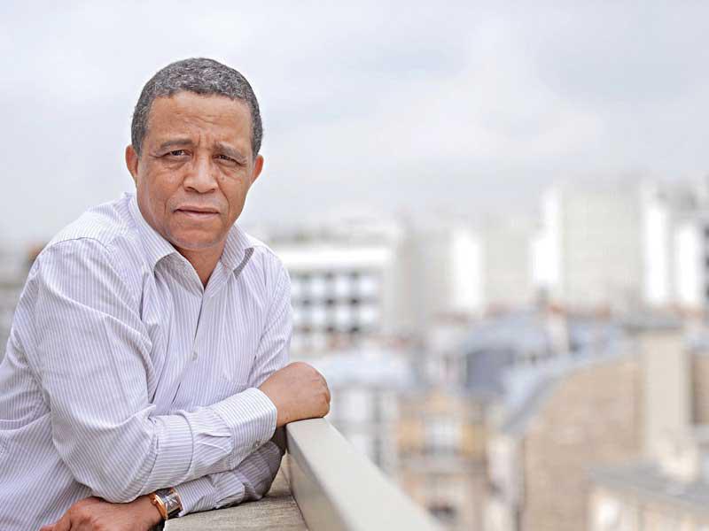 الروائي ياسمينة خضرا