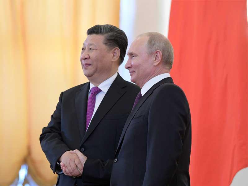 الرئيس الروسي فلاديمير بوتين مع الرئيس الصيني شي جين بينغ