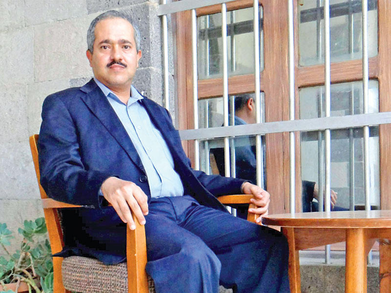  الأديب اليمني وجدي الأهدل 