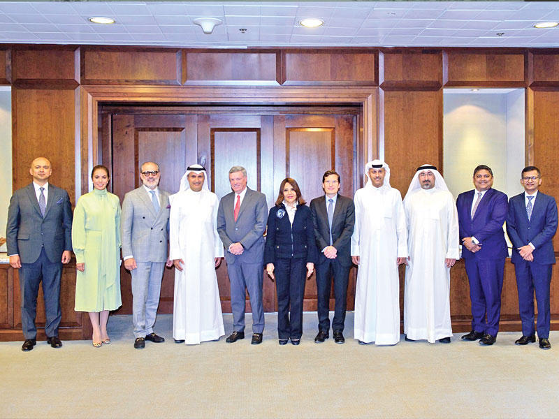 لقطة جماعية لقيادات «الوطني» وVISA خلال اللقاء