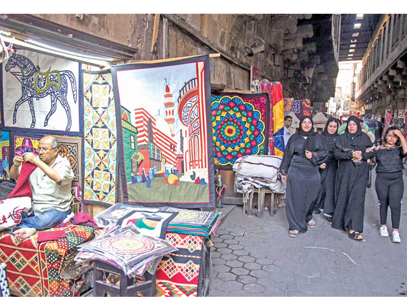 مصريون بحي الخيامية في القاهرة الفاطمية أمس الأول    (أي بي أيه)