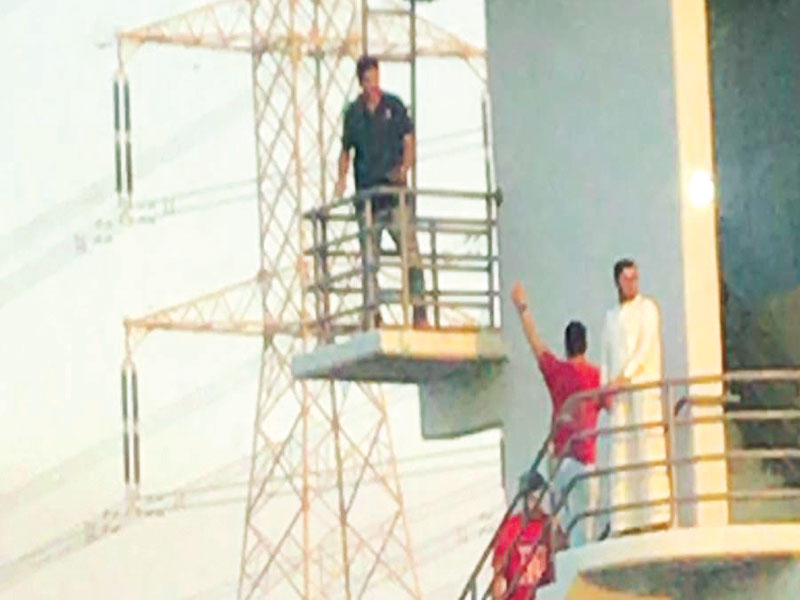 لقطة فيديو للمفاوضات مع الراغب في الانتحار