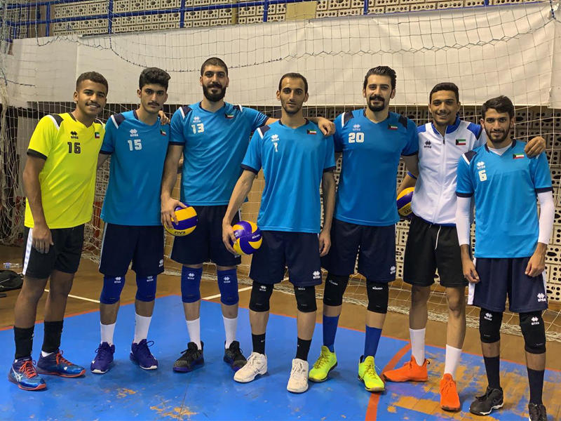  لاعبو أزرق الطائرة بعد انتهاء اللقاء 