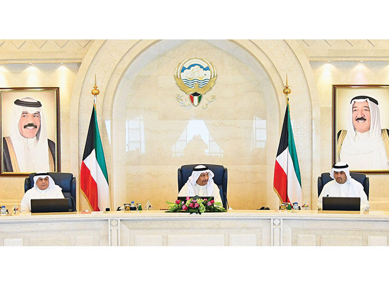 المبارك مترئسا اجتماع مجلس الوزراء أمس