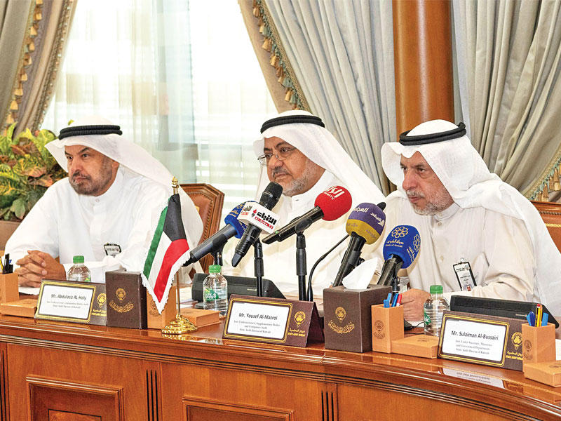 المزروعي اثناء الحلقة النقاشية