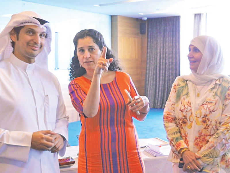 انتصار سالم العلي وعبد الرحمن المطيري ومديرة بريق رقية حسين