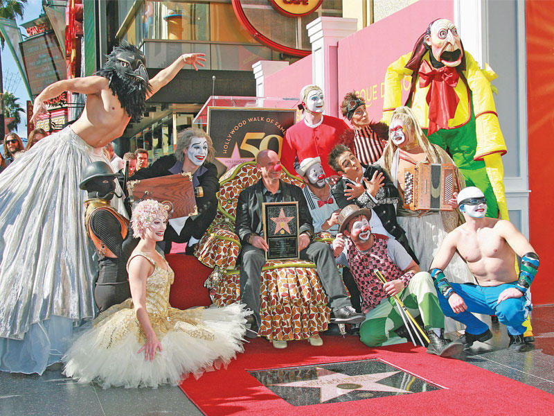 غي تاركاً نجمته في رصيف المشاهير 