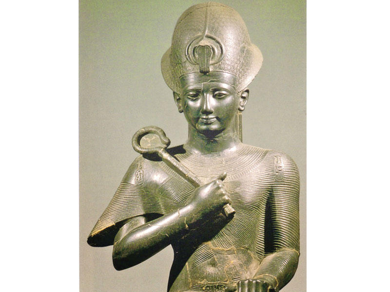 تمثال للملك رمسيس الثاني