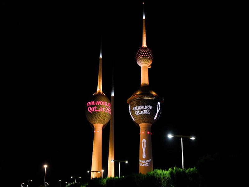 شعار مونديال 2022 على أبراج الكويت (تصوير نوفل إبراهيم)