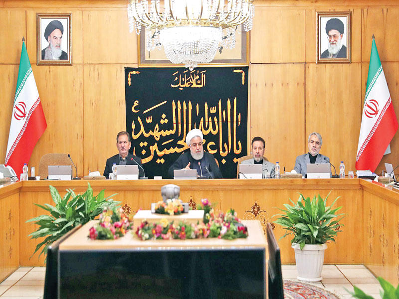 روحاني خلال اجتماع مجلس الوزراء في طهران أمسt (إرنا)
