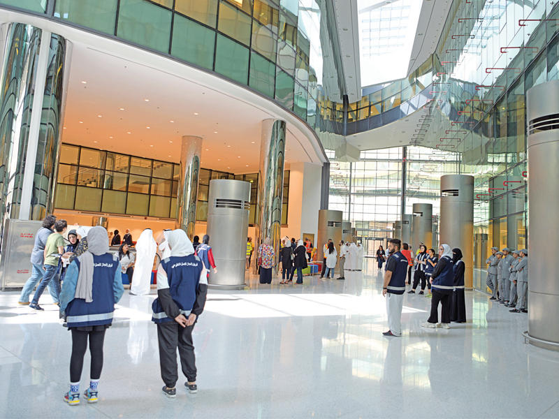 جولة لطلبة جامعة الكويت (الشدادية) تحضيراً لانطلاقة الدراسة فيها (أرشيف)  