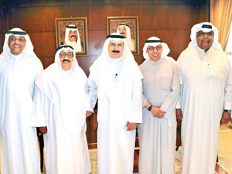 العبد الجليل مستقبلا مجلس إدارة جمعية الفنانين