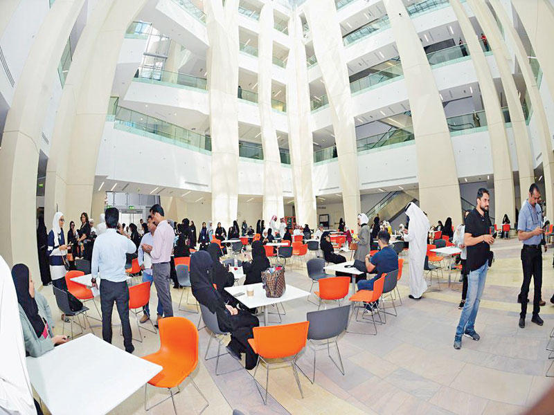 طلاب في استراحة اليوم الأول