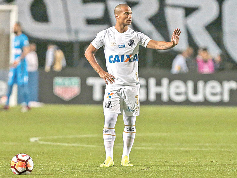 كارلوس سانشيز نجم سانتوس