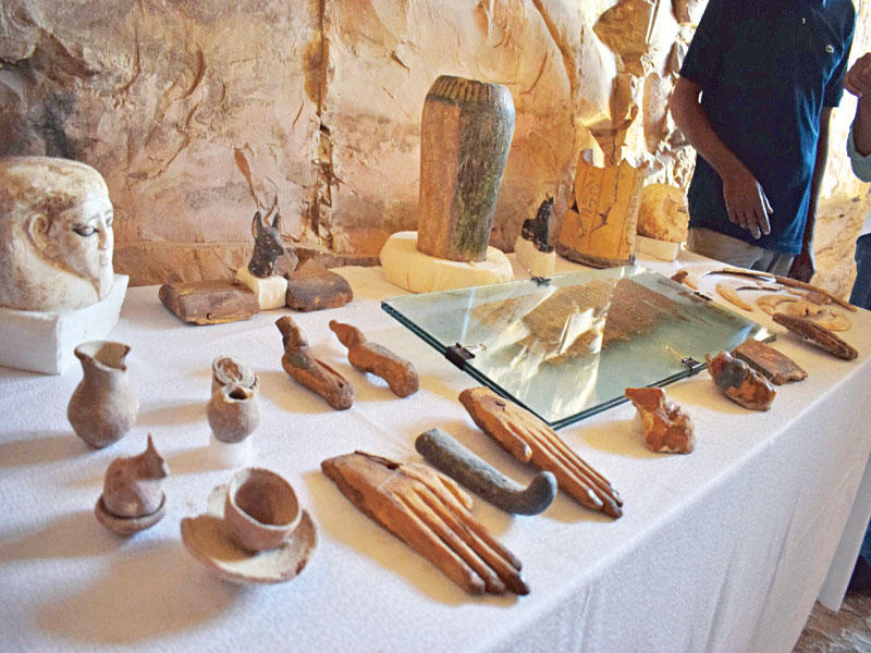 من مقتنيات المقابر في منطقة أبوالنجا