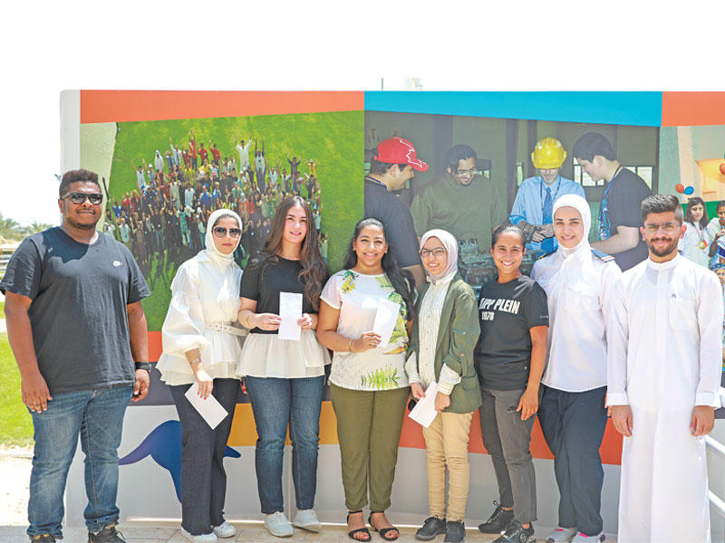 جانب من طلبة الكلية في «الأسترالية»