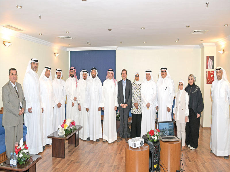 جانب من الحضور في الورشة