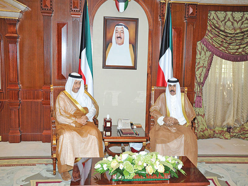 نائب الأمير مستقبلاً رئيس الوزراء أمس