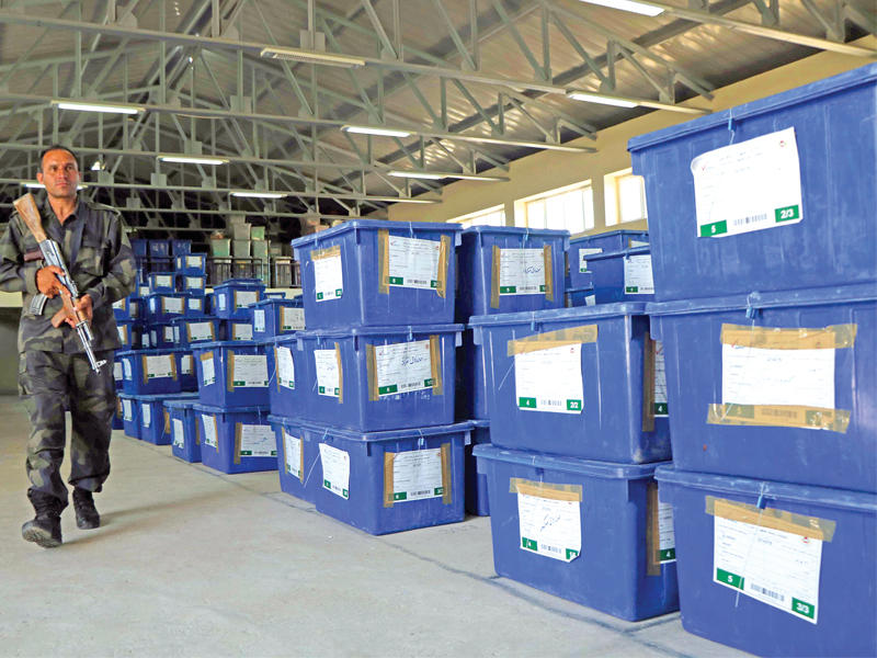 صناديق الاقتراع في الانتخابات الماضية في أفغانستان