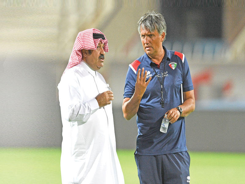 اليوسف وجوزاك في حديث جانبي