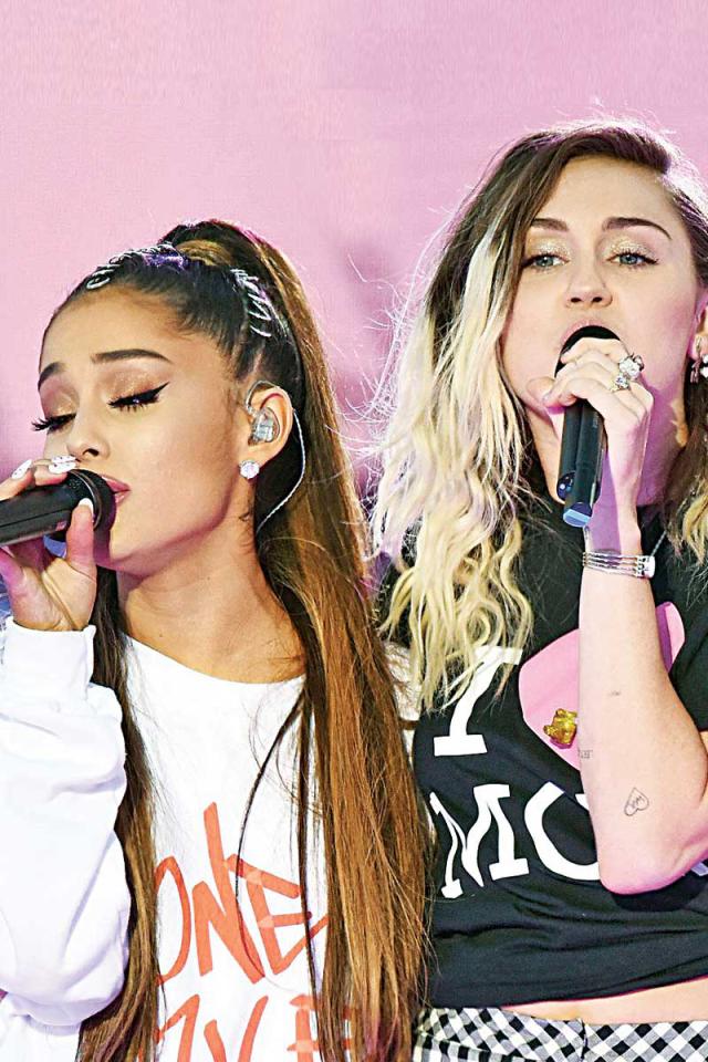 مايلي سايرس وأريانا غراندي 