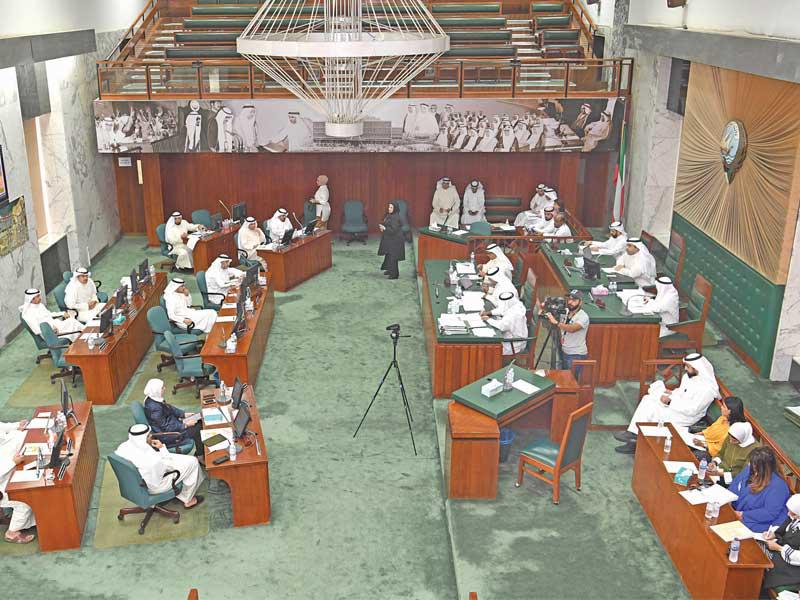 جانب من جلسة المجلس البلدي أمس