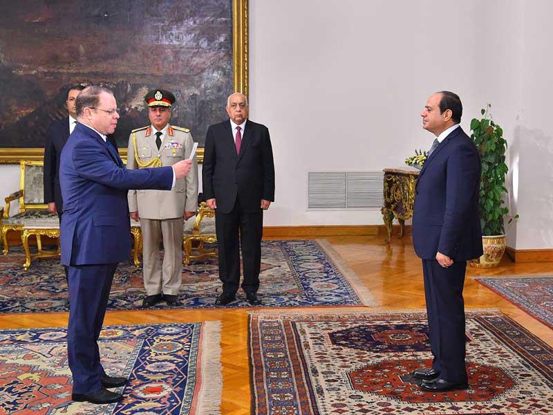  النائب العام الجديد حمادة الصاوي يؤدي اليمين الدستوري أمام الرئيس المصري عبدالفتاح السيسي