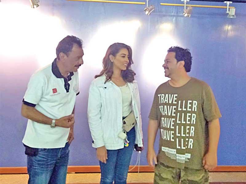 الحداد مع الدمخي وعباس خلال البروفات 