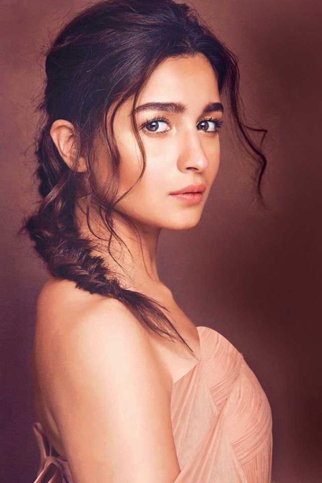 الممثلة الهندية عليا بهات