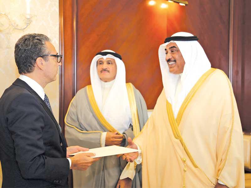 الخالد يتسلم نسخة من أوراق اعتماد سفير إيطاليا