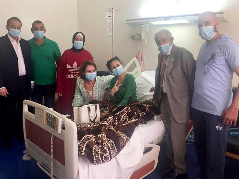 وفد الهلال الأحمر الكويتي برئاسة الساير في زيارة الى الفتاة براءة