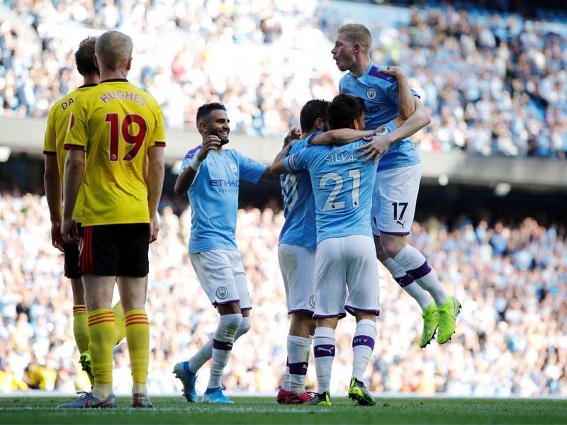 فرحة لاعبي السيتي بهدف بيرناردو سيلفا