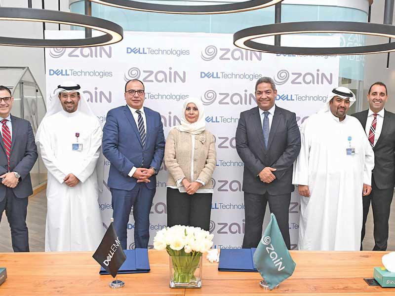 الروضان وأمين مع كبار مسؤولي الإدارة التنفيذية من الشركتين