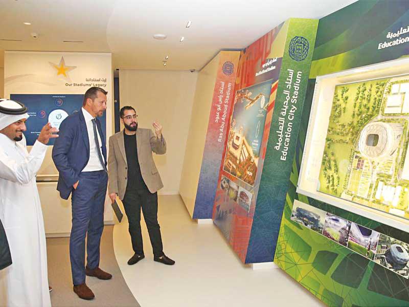 يوكانوفيتش خلال زيارة لجناح الإرث