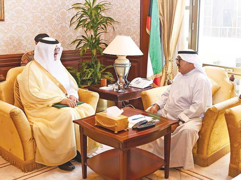 ناصر الصباح مستقبلاً السفير السعودي أمس