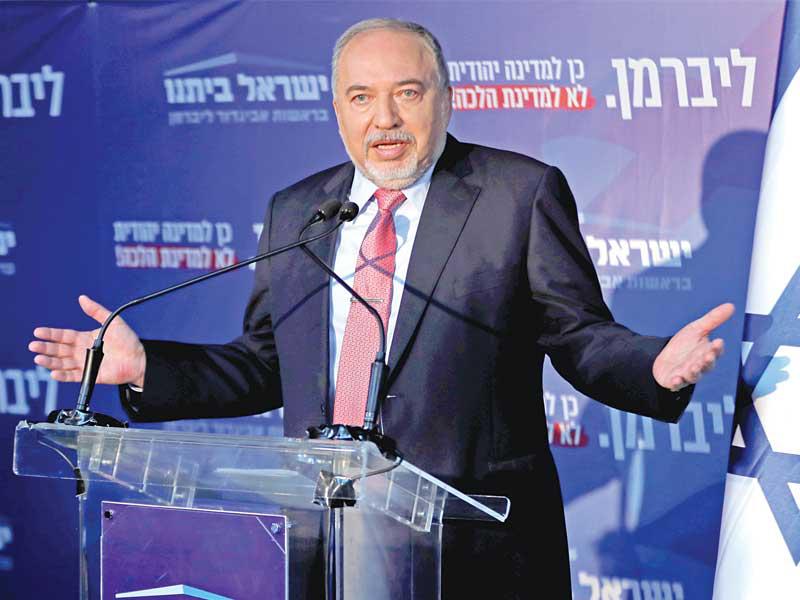 ليبرمان خلال مؤتمر صحافي أمس    (رويترز)