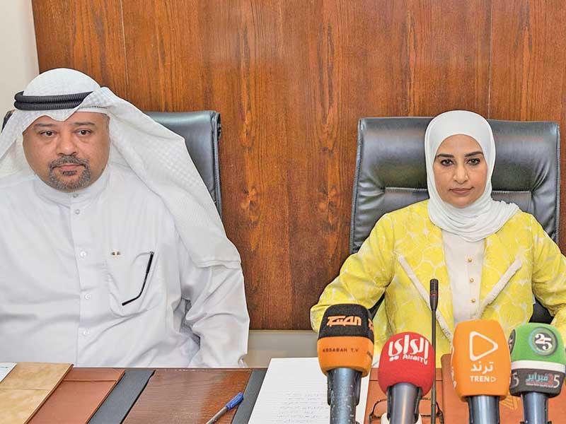 العقيل ومهدي خلال الاجتماع التعريفي بخطة التنمية