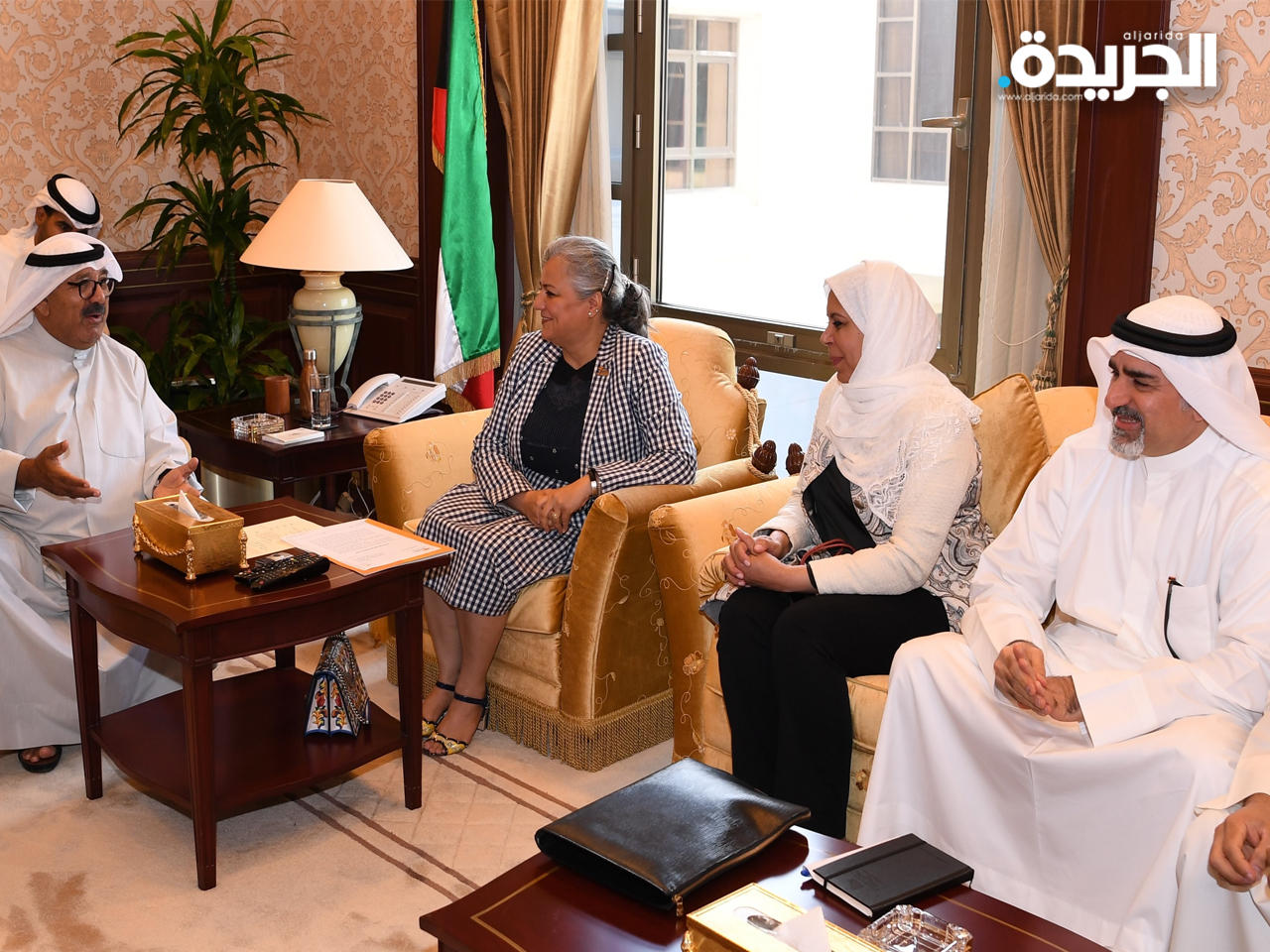 وزير الدفاع مع أعضاء فريق البيئة الإستشاري