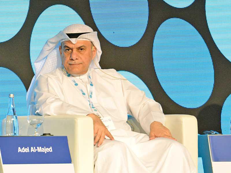 عادل الماجد خلال المؤتمر