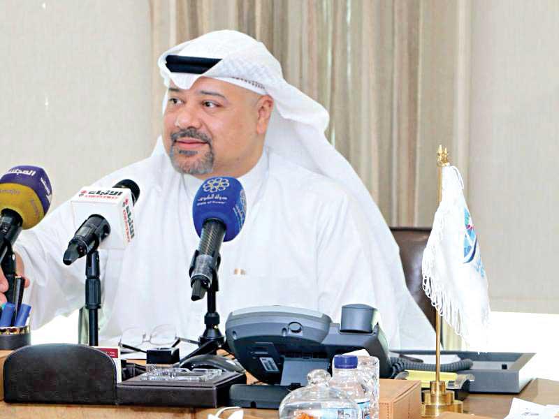 مهدي خلال المؤتمر الصحافي