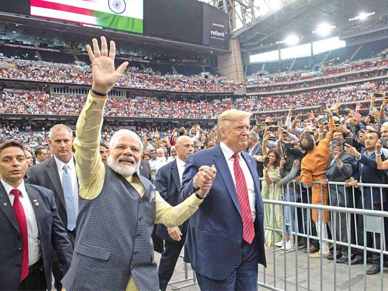  ترامب ومودي في هيوستن (أ ف ب)